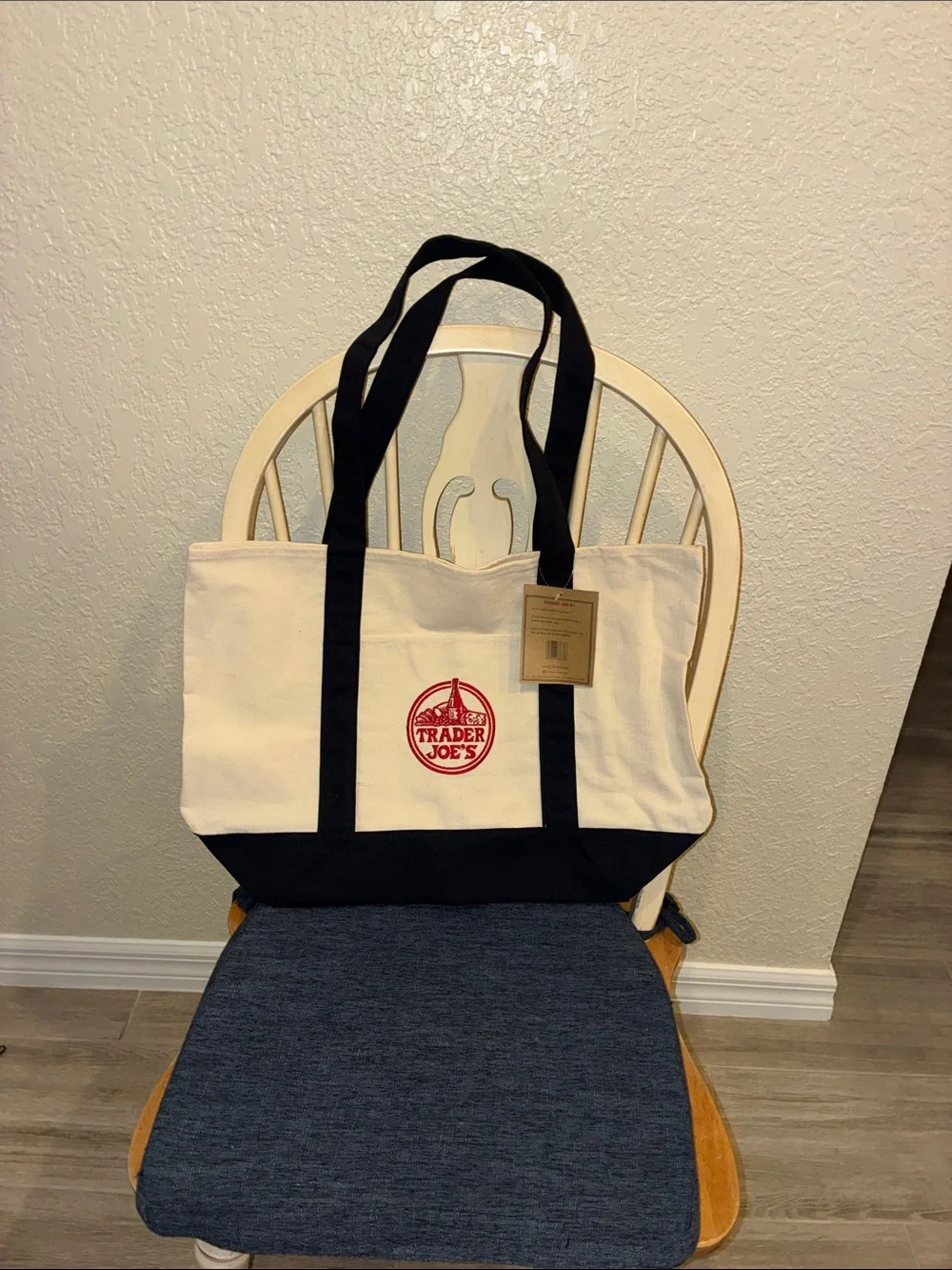 Trader Joe’s Canvas Tote Bag in Cream and navy nwt